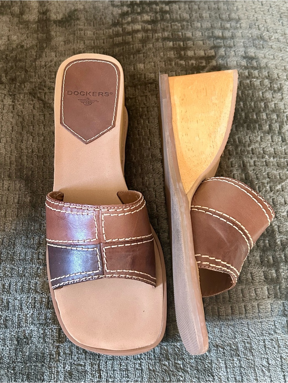 Vintage Y2K Dockers size 8 Brown Two-Tone Leather Slide Slip on Wedge Sandals